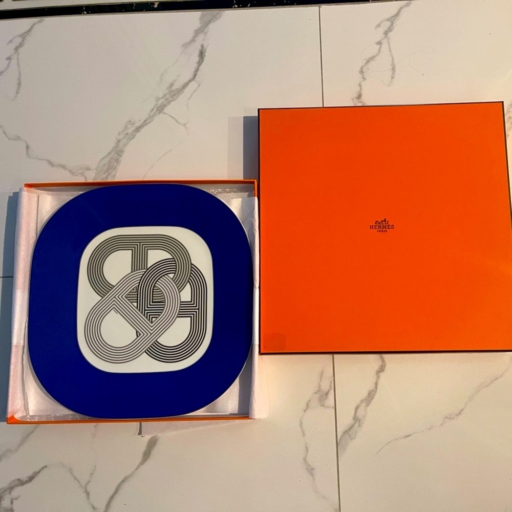 Hermes brand new Dinner Plate - Picture 2 of 6